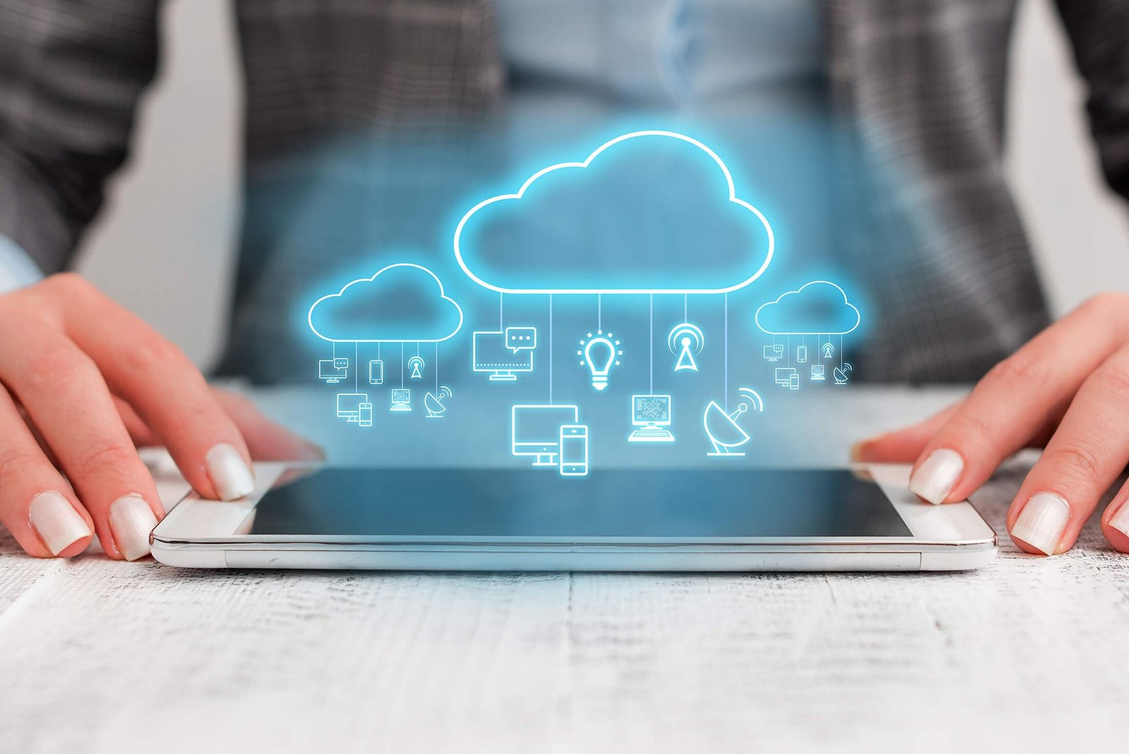 Read more about the article Key Features of Cloud Infrastructure Management Platforms